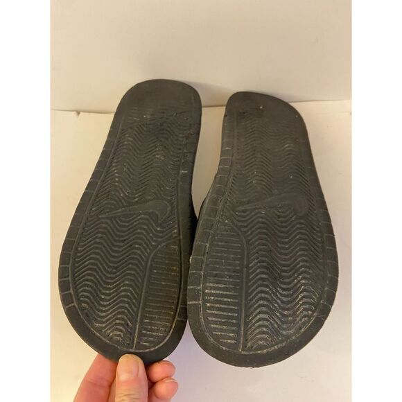 Nike Black Pink Swoosh slides sandals size 5y - Picture 2 of 3